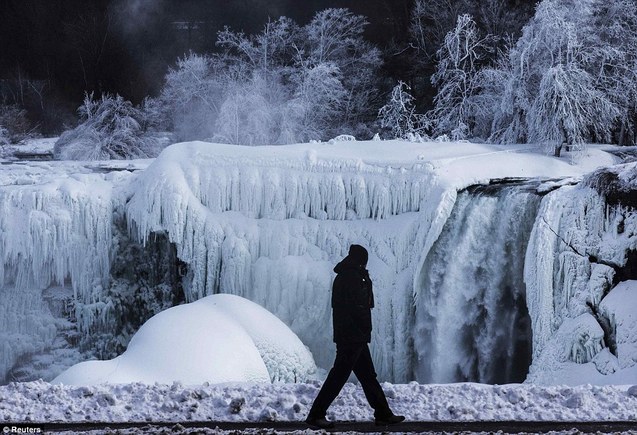 Ніагарський водоспад замерз