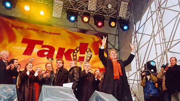 Валерій Зміївський<br />
Знаки Зодіаку<br />
Україна, рік 2004-й. Рік Чорної Мавпи<br />
Напередодні Великого Переходу. Помаранчевий спалах 1/1
