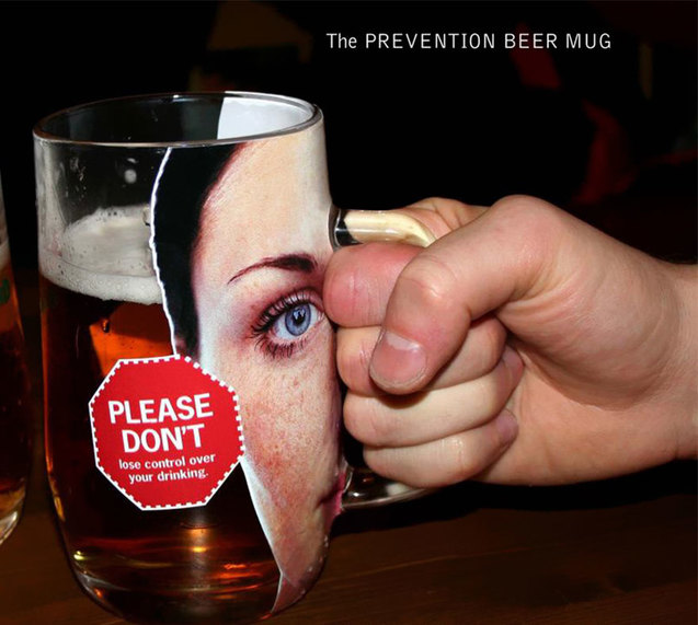 Пивний кухоль із застереженням: Будь ласка, не втрачай контроль після споживання алкоголю, EURORSCG, Прага, Чеська Республіка
