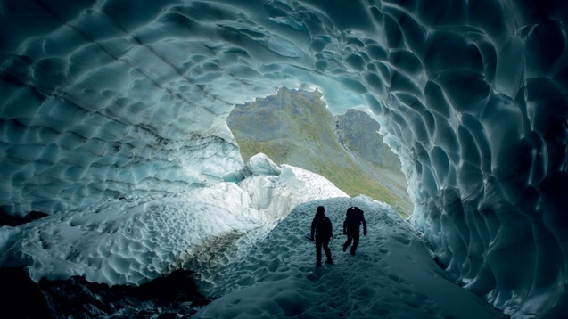 Під час зйомки документального фільму про арктичні льодовики