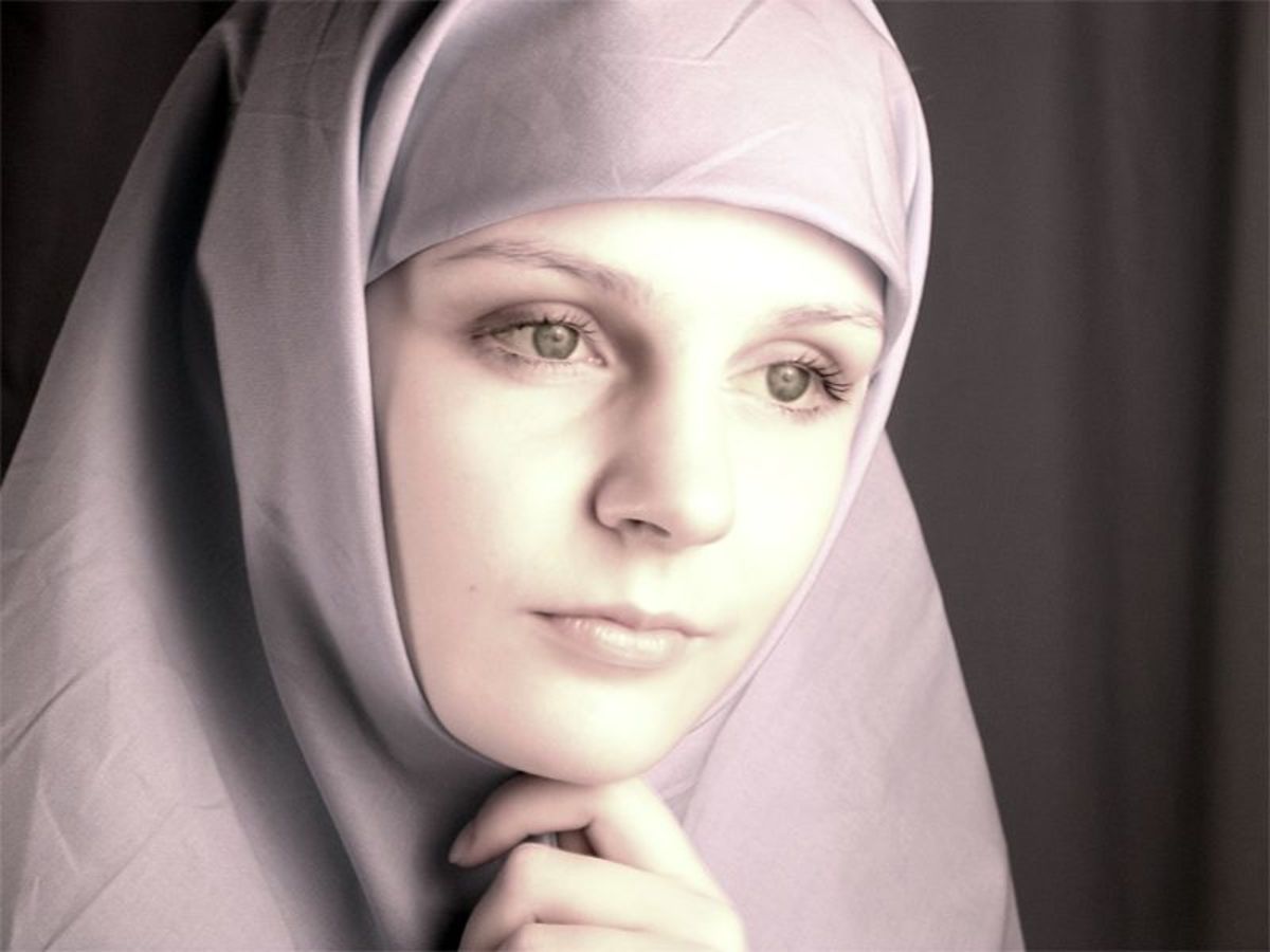Почему с покрытой головой. Православная женщина. Православная девушка в платке. Православные женщины в платках.