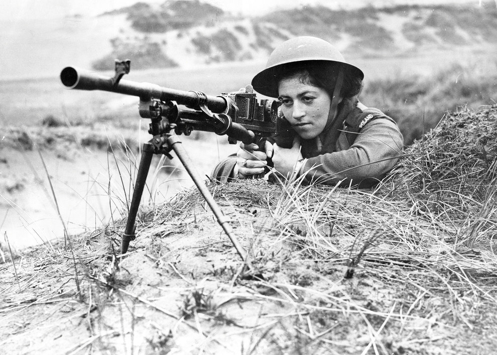 Женщина пулеметчица. Женщины на войне. Женщины второй мировой войны. Женщины Снайперы на войне.