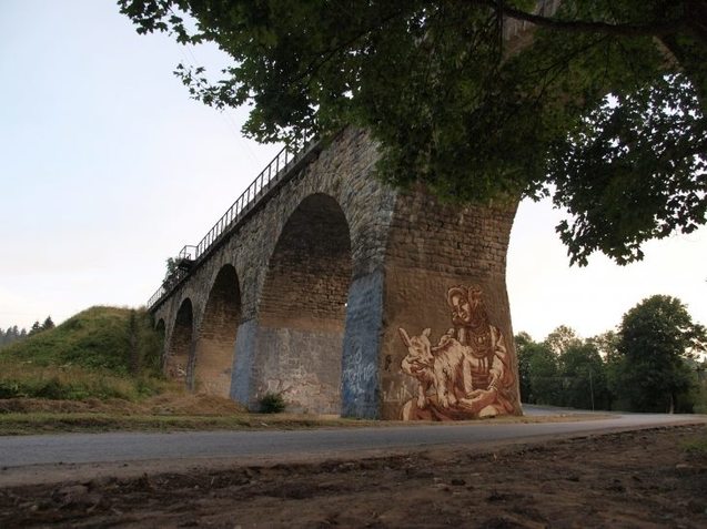 Франківські художники розмалювали міст-віадук у Ворохті (Фото) 1/1