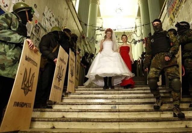 Весілля Євромайдан 2014