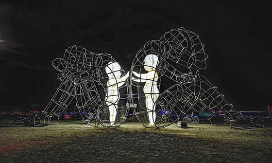 Скульптура Любов Олександра Мілова підкорила американський фестиваль Burning Man 1/2