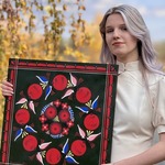 ПОСМІХАЄТЬСЯ НЕБО, РАДІЄ ЗЕМЛЯ, МАЛЮЄ ДІВЧИНА СИНЬООКА&hellip;* 1/14