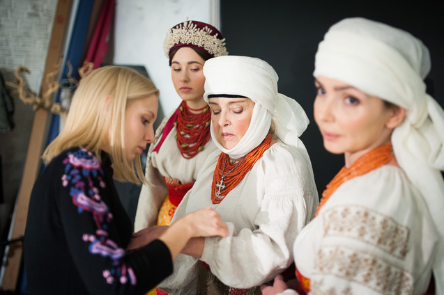 Ада Роговцева приєдналась до благодійного проекту Щирі, присвяченого традиційному українського костюму.  1/1