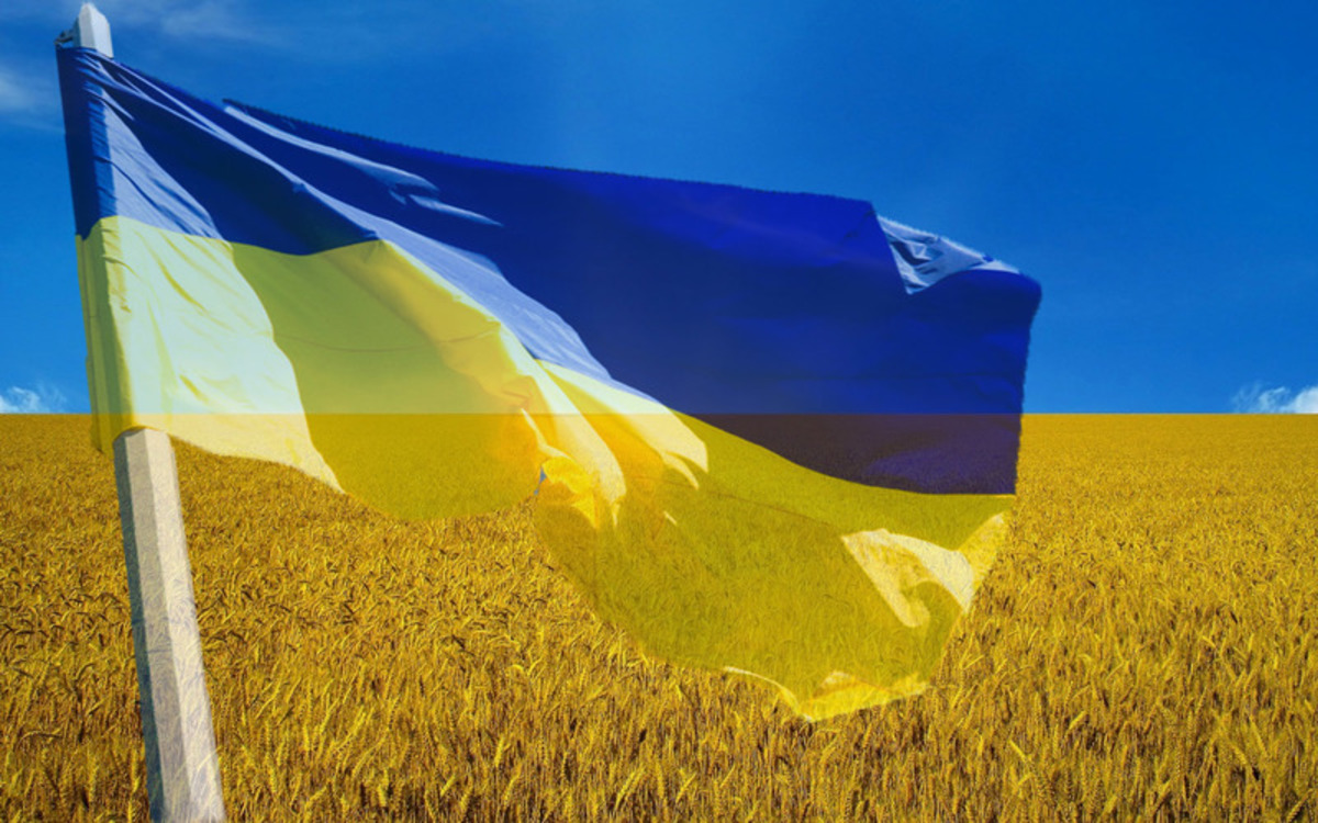 Картинки по запросу картинка прапора україни Юрка  Волощака у львові на площі ринок