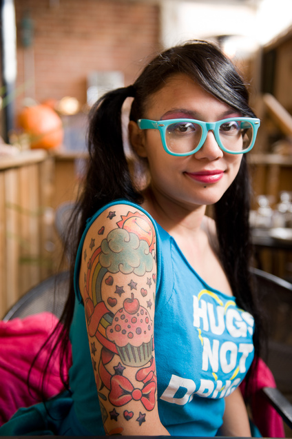 дівчина з татуюваннями