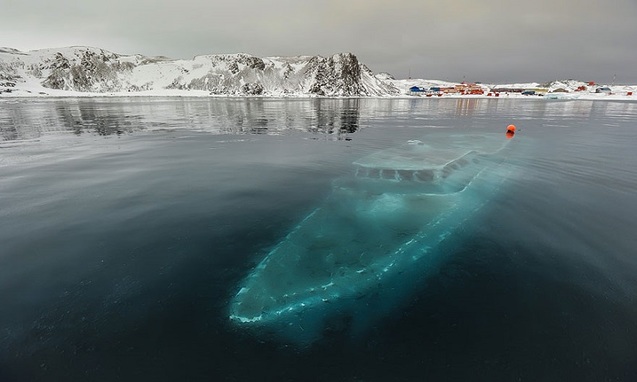 Затонула яхта, Антарктида