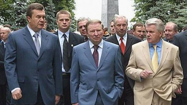 Валерій Зміївський<br />
Знаки Зодіаку<br />
Україна, рік 2004-й. Рік Чорної Мавпи<br />
Напередодні Великого Переходу. Помаранчевий спалах 1/1