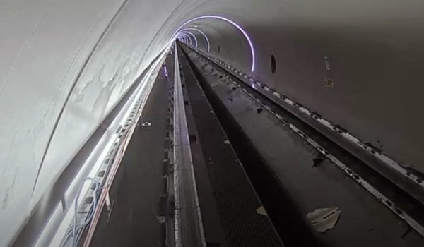Поїзд на магнітній подушці Virgin Hyperloop вперше у світі перевіз перших пасажирів 1/1