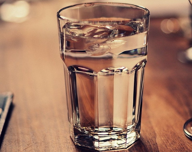 стакан води