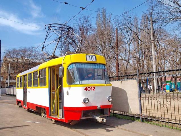 До Дня визволення Одеси в місті запустили трамвай з експозицією архівних фотографій 1/1