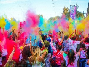 The annual Indian festival of colors Holi is here 3/3