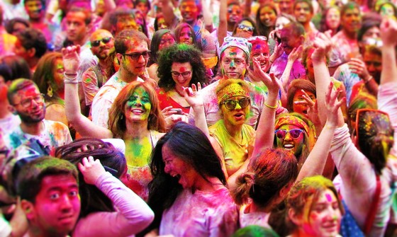 The annual Indian festival of colors Holi is here 2/2