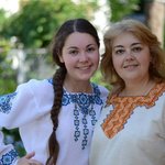 українки у вишиванках