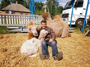 В цирке «Кобзов» – пополнение в семье верблюдов. 