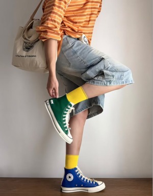 Як стилізувати жіночі кеди Converse з сукнями, спідницями та брюками 