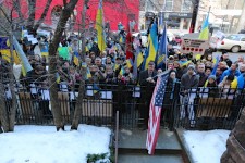 Протест проти Януковича Чикаго фото діаспора консульство 