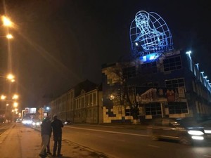 Гігантська скульптура янгола зі смартфоном з'явилася в Одесі