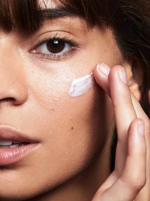 5 принципів, як доглядати за шкірою навколо очей