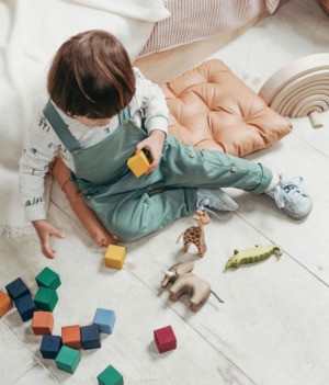 Іграшки проти екранів: як відволікти дитину від смартфона за допомогою сенсорних ігор