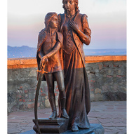 Пам’ятник Ілоні Зріні та її сину Ференцу Ракоці  в мукачівському замку Паланок. Скульптор Петро Матл.