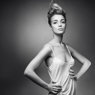психологічний чорно-білий фотопортрет дівчини (фото)