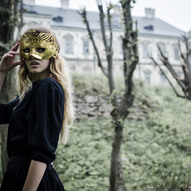 дівчина в масці (фото)