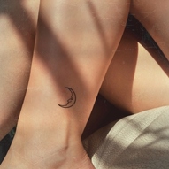 татуювання: місяць