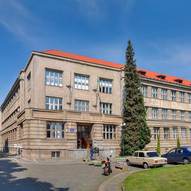 Адміністративна будівля в Ужгороді. Нині приміщення медичного факультету УжДУ. Збудовано в 1936  році. Архітектор Франтішек Крупка.