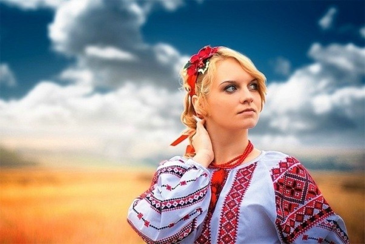 З живе. Украинки девушки. Украинки фото девушек. Девушка в вышиванке. Украинка в поле.