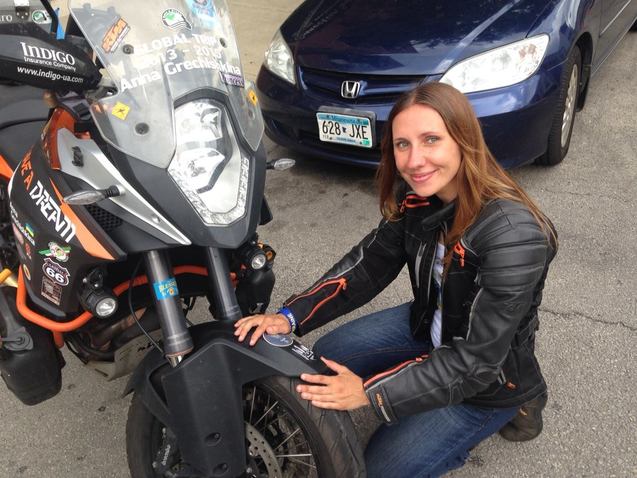 Анна Гречишкіна та її мотоцикл