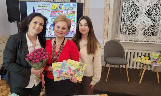 Від Антарктиди та Японії до Індії та Шотландії:<br />
казкарка Леся Кічура збирає колекцію 100 місць світу, де читають її казки 2/2